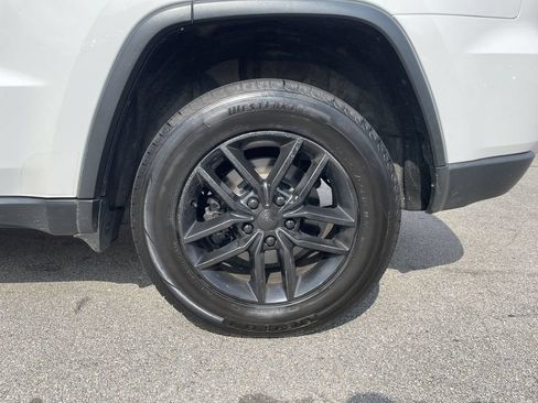 Used 2017 Jeep Grand Cherokee Limited AWD/4WD image 10