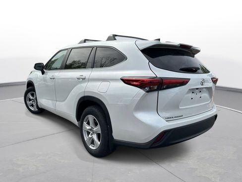 Used 2023 Toyota Highlander LE image 8