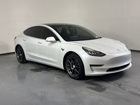 Used 2020 Tesla Model 3 Standard Range Plus RWD image 3