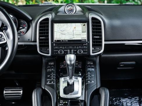 Used 2015 Porsche Cayenne S AWD/4WD image 17