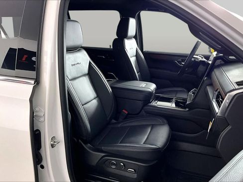 Used 2025 GMC Yukon XL Denali w/ LPO, Floor Liner Package AWD/4WD image 9