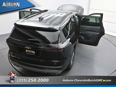 Used 2024 Chevrolet Traverse LT w/ Trailering Package AWD/4WD image 40