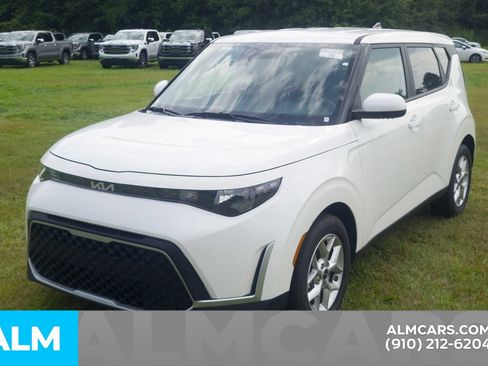 Used 2025 Kia Soul LX w/ LX Technology Package FWD image 22