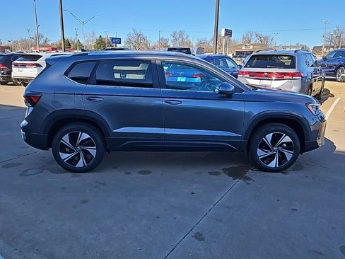 New 2026 Volkswagen Taos SE AWD/4WD image 4