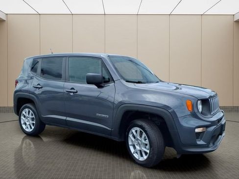 Used 2023 Jeep Renegade Latitude AWD/4WD image 5