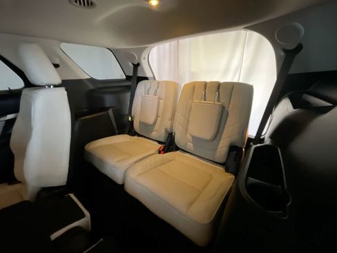 Used 2016 Ford Explorer Platinum image 24