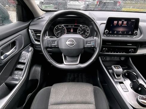 Used 2025 Nissan Rogue SV AWD/4WD image 17
