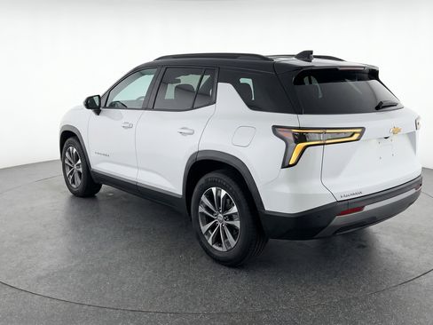 Used 2025 Chevrolet Equinox LT FWD image 6