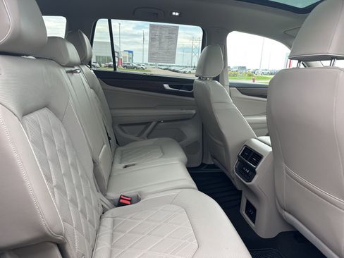 Certified 2024 Volkswagen Atlas SEL Premium R-Line image 42