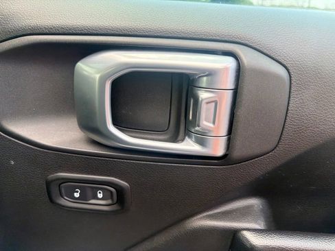 Used 2019 Jeep Wrangler Unlimited Sport S AWD/4WD image 22