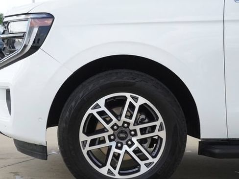 Used 2025 Ford Expedition Active AWD/4WD image 5