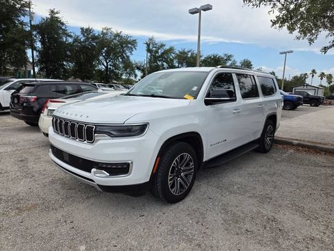 Used 2023 Jeep Wagoneer L Series II RWD image 3