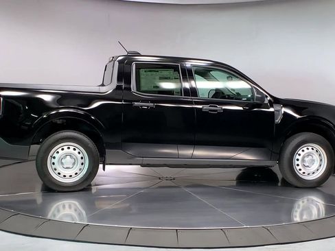 New 2025 Ford Maverick XL image 9