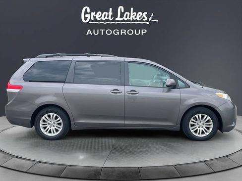 Used 2013 Toyota Sienna XLE FWD image 6