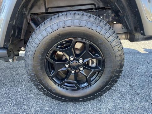 Used 2021 Jeep Gladiator Willys image 12