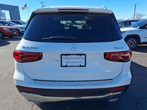 Used 2022 Mercedes-Benz GLB 250 4MATIC image 5