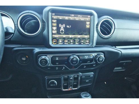 Used 2019 Jeep Wrangler Unlimited Sahara image 18