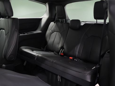 New 2026 Chrysler Pacifica Select w/ S Appearance Package FWD image 13