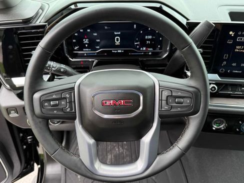 Used 2023 GMC Sierra 1500 SLT AWD/4WD image 12