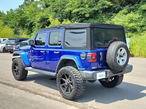 Used 2018 Jeep Wrangler Unlimited Sahara AWD/4WD image 5