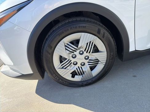 Certified 2025 Kia K4 LX image 9