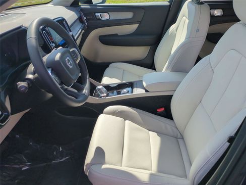 New 2026 Volvo XC40 B5 Ultra w/ Protection Package Premier AWD/4WD image 15