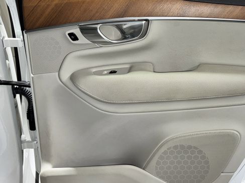 Used 2022 Volvo XC90 T6 Momentum w/ Advanced Package image 38