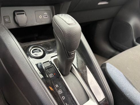 Used 2025 Nissan Versa SV FWD image 7