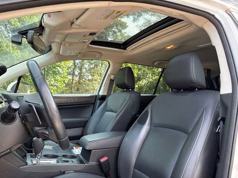 Used 2017 Subaru Outback 2.5i Limited AWD/4WD image 5