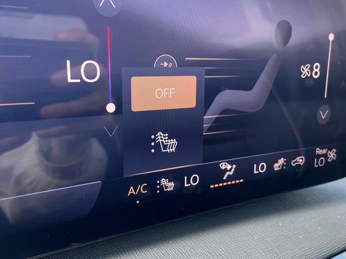 Used 2025 Buick Enclave Preferred FWD image 18