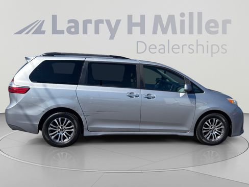 Used 2018 Toyota Sienna XLE FWD image 6