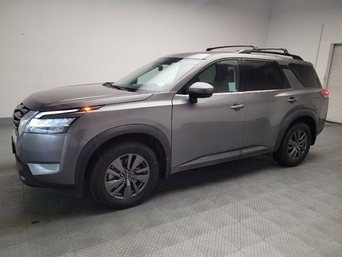 Used 2022 Nissan Pathfinder SV AWD/4WD image 2