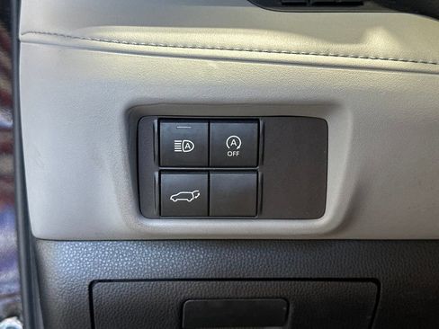 Used 2024 Toyota Highlander XLE FWD image 51