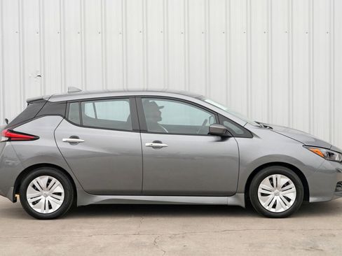 Used 2025 Nissan Leaf S image 45