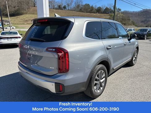 Used 2023 Kia Telluride LX AWD/4WD image 5