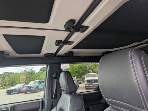 Used 2025 Ford Bronco Badlands image 23