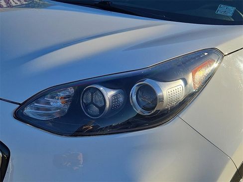 Used 2019 Kia Sportage LX image 10