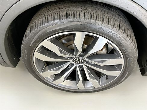 Used 2022 Volkswagen Tiguan SEL R-Line AWD/4WD image 11