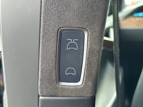 Used 2020 Tesla Model X Long Range AWD/4WD image 22