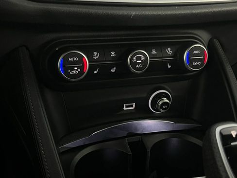 Used 2022 Alfa Romeo Stelvio Veloce image 23