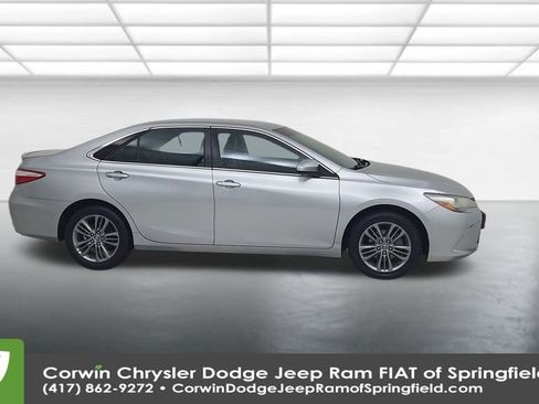 Used 2016 Toyota Camry SE image 17