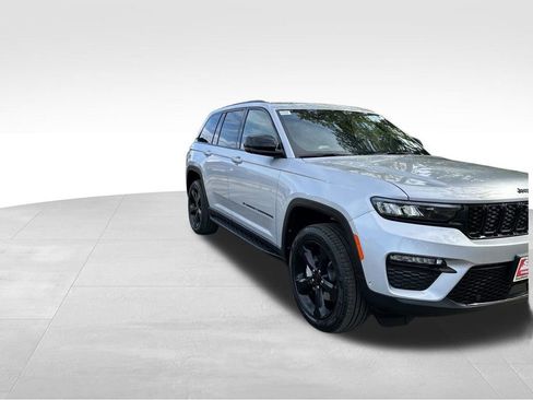 New 2025 Jeep Grand Cherokee Limited w/ Luxury Tech Group II AWD/4WD image 8