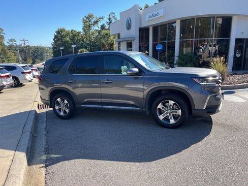 Used 2025 Honda Pilot EX-L image 2