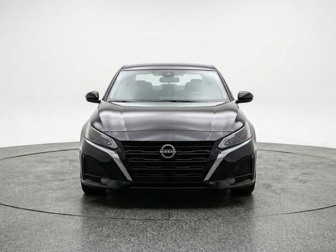 Used 2025 Nissan Altima 2.5 SV FWD image 2