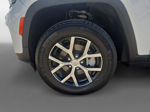 Used 2024 Jeep Grand Cherokee Limited AWD/4WD image 15
