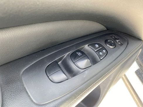 Used 2020 Nissan Pathfinder S image 15