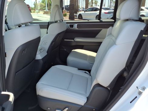 Used 2025 Hyundai Santa Fe Calligraphy AWD/4WD image 10