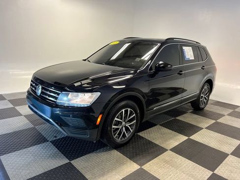 Used 2018 Volkswagen Tiguan SE w/ Panoramic Sunroof Package FWD image 3