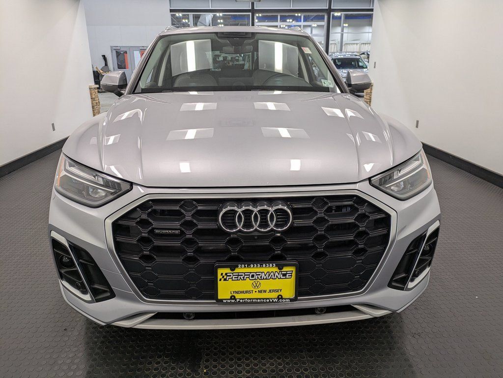 Used 2022 Audi Q5 2.0T Premium Plus w/ Premium Plus Package AWD/4WD image 2