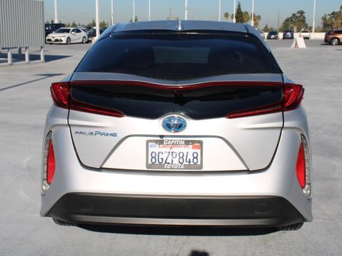 Used 2018 Toyota Prius Prime Plus image 4